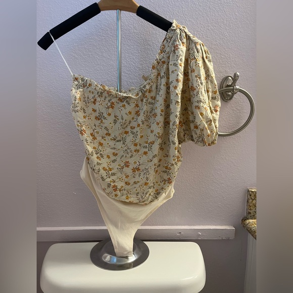 Promesa Floral One-Shoulder Blouse Like New Size Small - Picture 3 of 7